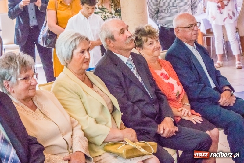 Zdjęcie w galerii na portalu naszraciborz.pl: Raz na wozie, raz pod wozem. Złote gody w raciborskim USC [FOTO i WIDEO] wiadomości z regionu