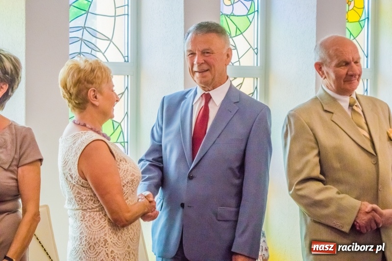 Zdjęcie w galerii na portalu naszraciborz.pl: Raz na wozie, raz pod wozem. Złote gody w raciborskim USC [FOTO i WIDEO] wiadomości z regionu