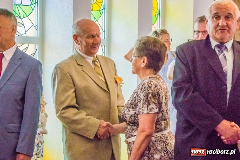 Zdjęcie w galerii na portalu naszraciborz.pl: Raz na wozie, raz pod wozem. Złote gody w raciborskim USC [FOTO i WIDEO] wiadomości z regionu