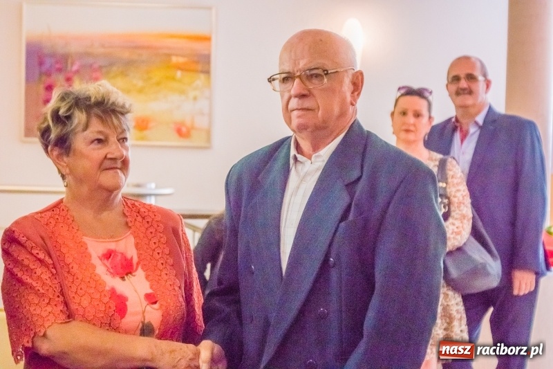 Zdjęcie w galerii na portalu naszraciborz.pl: Raz na wozie, raz pod wozem. Złote gody w raciborskim USC [FOTO i WIDEO] wiadomości z regionu