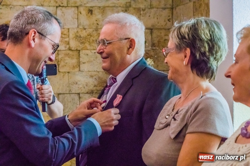 Zdjęcie w galerii na portalu naszraciborz.pl: Raz na wozie, raz pod wozem. Złote gody w raciborskim USC [FOTO i WIDEO] wiadomości z regionu