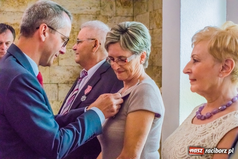 Zdjęcie w galerii na portalu naszraciborz.pl: Raz na wozie, raz pod wozem. Złote gody w raciborskim USC [FOTO i WIDEO] wiadomości z regionu