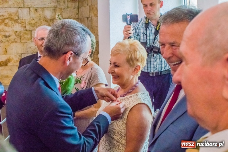 Zdjęcie w galerii na portalu naszraciborz.pl: Raz na wozie, raz pod wozem. Złote gody w raciborskim USC [FOTO i WIDEO] wiadomości z regionu