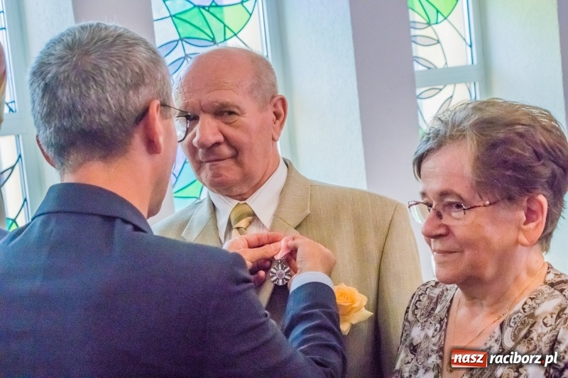 Zdjęcie w galerii na portalu naszraciborz.pl: Raz na wozie, raz pod wozem. Złote gody w raciborskim USC [FOTO i WIDEO] wiadomości z regionu