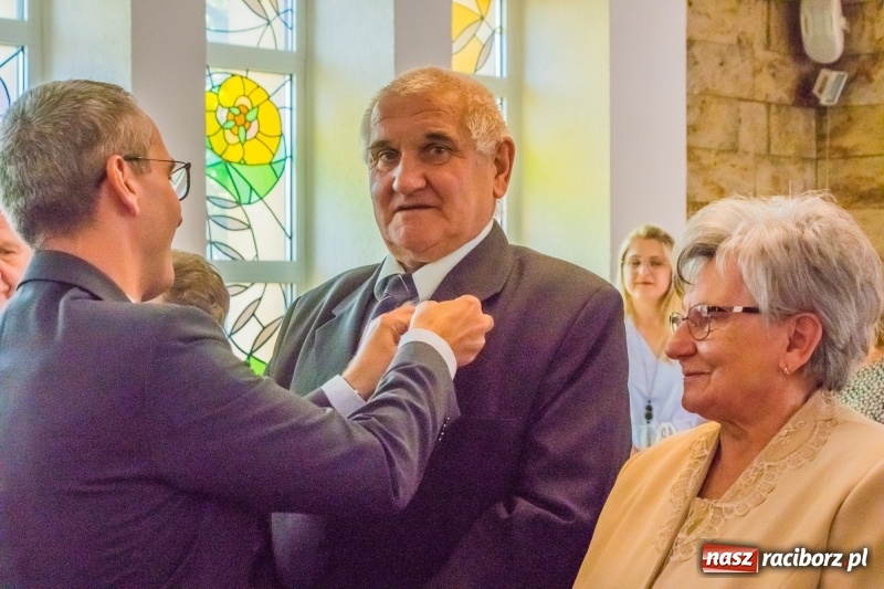 Zdjęcie w galerii na portalu naszraciborz.pl: Raz na wozie, raz pod wozem. Złote gody w raciborskim USC [FOTO i WIDEO] wiadomości z regionu