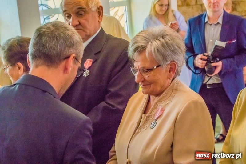 Zdjęcie w galerii na portalu naszraciborz.pl: Raz na wozie, raz pod wozem. Złote gody w raciborskim USC [FOTO i WIDEO] wiadomości z regionu