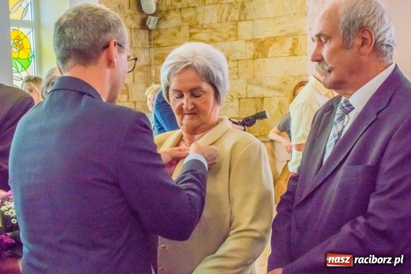 Zdjęcie w galerii na portalu naszraciborz.pl: Raz na wozie, raz pod wozem. Złote gody w raciborskim USC [FOTO i WIDEO] wiadomości z regionu