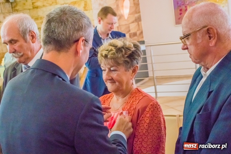 Zdjęcie w galerii na portalu naszraciborz.pl: Raz na wozie, raz pod wozem. Złote gody w raciborskim USC [FOTO i WIDEO] wiadomości z regionu
