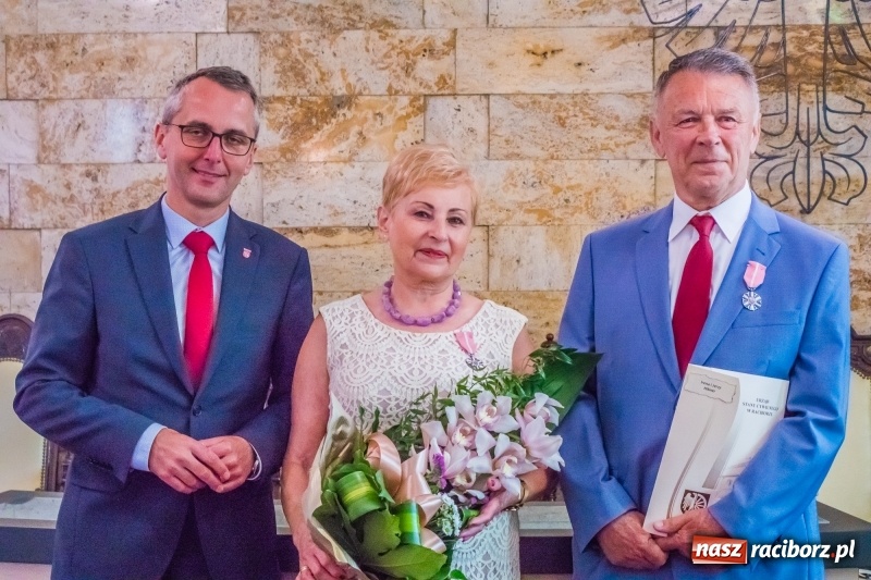 Zdjęcie w galerii na portalu naszraciborz.pl: Raz na wozie, raz pod wozem. Złote gody w raciborskim USC [FOTO i WIDEO] wiadomości z regionu