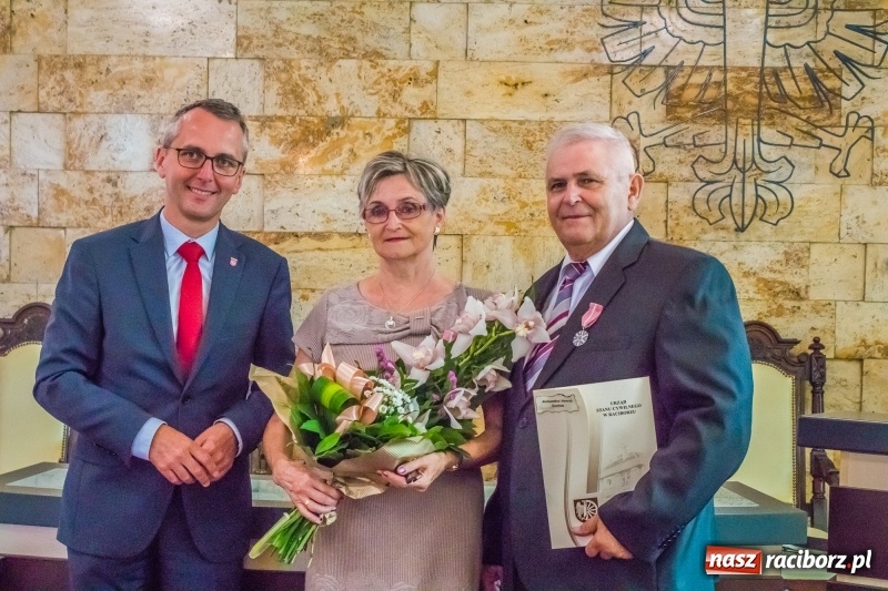 Zdjęcie w galerii na portalu naszraciborz.pl: Raz na wozie, raz pod wozem. Złote gody w raciborskim USC [FOTO i WIDEO] wiadomości z regionu