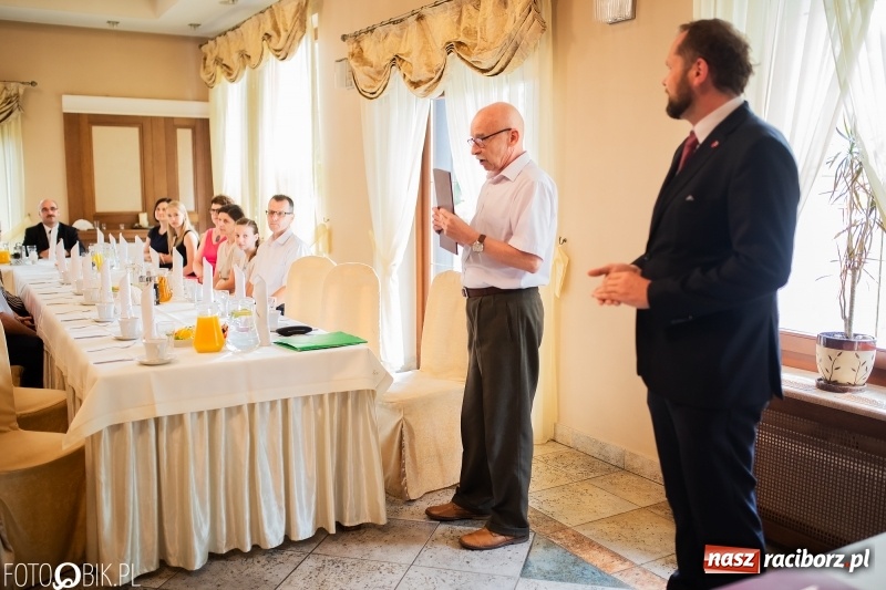 Zdjęcie w galerii na portalu naszraciborz.pl: Najlepsi uczniowie z gminy Krzanowice z nagrodami burmistrza wiadomości z regionu