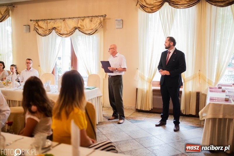 Zdjęcie w galerii na portalu naszraciborz.pl: Najlepsi uczniowie z gminy Krzanowice z nagrodami burmistrza wiadomości z regionu