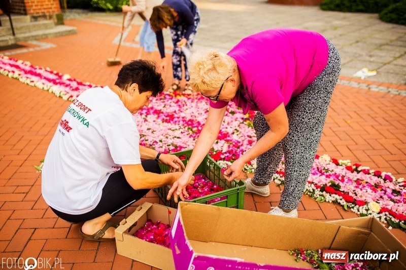 Zdjęcie w galerii na portalu naszraciborz.pl: Racibórz pięknie ustrojony na Boże Ciało [FOTO i WIDEO] wiadomości z regionu