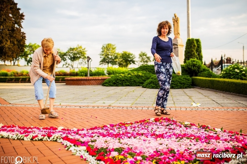 Zdjęcie w galerii na portalu naszraciborz.pl: Racibórz pięknie ustrojony na Boże Ciało [FOTO i WIDEO] wiadomości z regionu