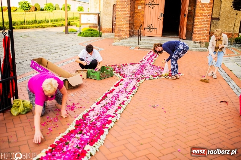 Zdjęcie w galerii na portalu naszraciborz.pl: Racibórz pięknie ustrojony na Boże Ciało [FOTO i WIDEO] wiadomości z regionu