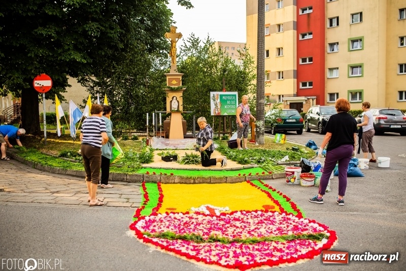 Zdjęcie w galerii na portalu naszraciborz.pl: Racibórz pięknie ustrojony na Boże Ciało [FOTO i WIDEO] wiadomości z regionu