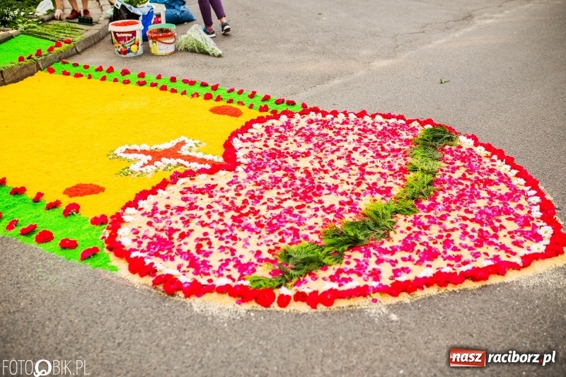 Zdjęcie w galerii na portalu naszraciborz.pl: Racibórz pięknie ustrojony na Boże Ciało [FOTO i WIDEO] wiadomości z regionu