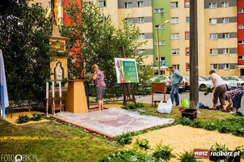 Zdjęcie w galerii na portalu naszraciborz.pl: Racibórz pięknie ustrojony na Boże Ciało [FOTO i WIDEO] wiadomości z regionu
