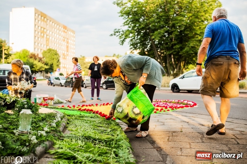 Zdjęcie w galerii na portalu naszraciborz.pl: Racibórz pięknie ustrojony na Boże Ciało [FOTO i WIDEO] wiadomości z regionu