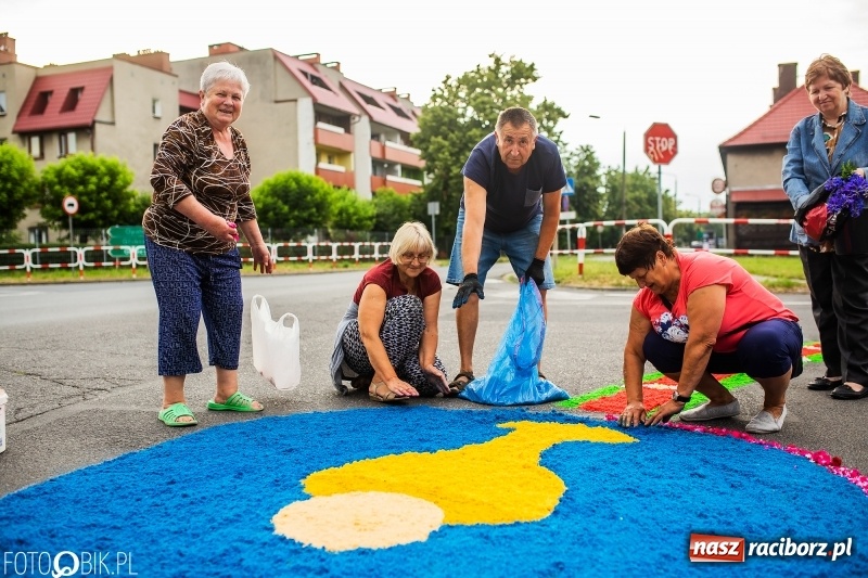 Zdjęcie w galerii na portalu naszraciborz.pl: Racibórz pięknie ustrojony na Boże Ciało [FOTO i WIDEO] wiadomości z regionu