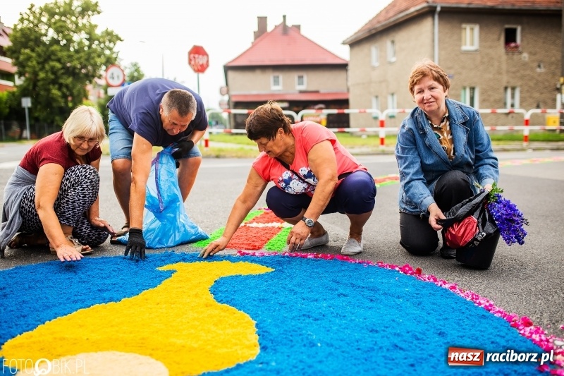 Zdjęcie w galerii na portalu naszraciborz.pl: Racibórz pięknie ustrojony na Boże Ciało [FOTO i WIDEO] wiadomości z regionu