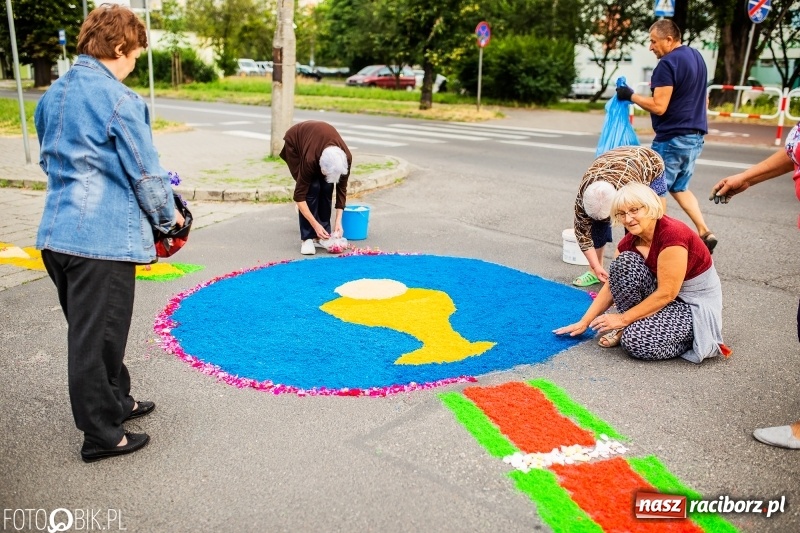 Zdjęcie w galerii na portalu naszraciborz.pl: Racibórz pięknie ustrojony na Boże Ciało [FOTO i WIDEO] wiadomości z regionu