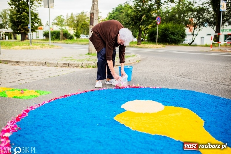 Zdjęcie w galerii na portalu naszraciborz.pl: Racibórz pięknie ustrojony na Boże Ciało [FOTO i WIDEO] wiadomości z regionu