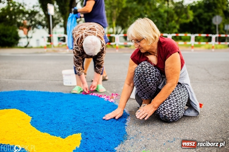 Zdjęcie w galerii na portalu naszraciborz.pl: Racibórz pięknie ustrojony na Boże Ciało [FOTO i WIDEO] wiadomości z regionu
