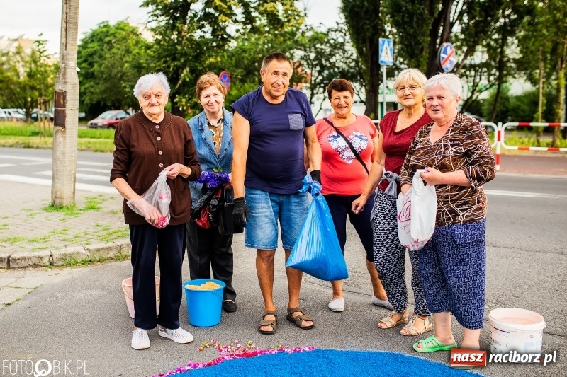 Zdjęcie w galerii na portalu naszraciborz.pl: Racibórz pięknie ustrojony na Boże Ciało [FOTO i WIDEO] wiadomości z regionu