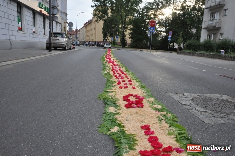 Zdjęcie w galerii na portalu naszraciborz.pl: Racibórz pięknie ustrojony na Boże Ciało [FOTO i WIDEO] wiadomości z regionu