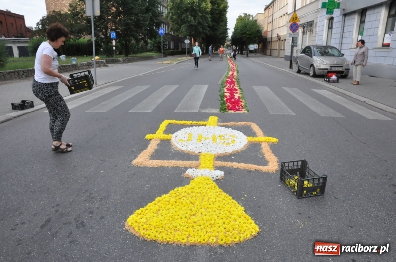 Zdjęcie w galerii na portalu naszraciborz.pl: Racibórz pięknie ustrojony na Boże Ciało [FOTO i WIDEO] wiadomości z regionu