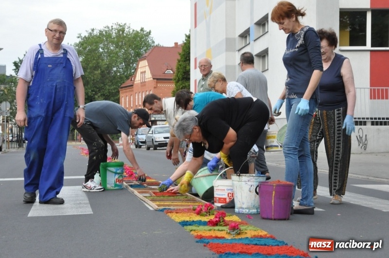 Zdjęcie w galerii na portalu naszraciborz.pl: Racibórz pięknie ustrojony na Boże Ciało [FOTO i WIDEO] wiadomości z regionu