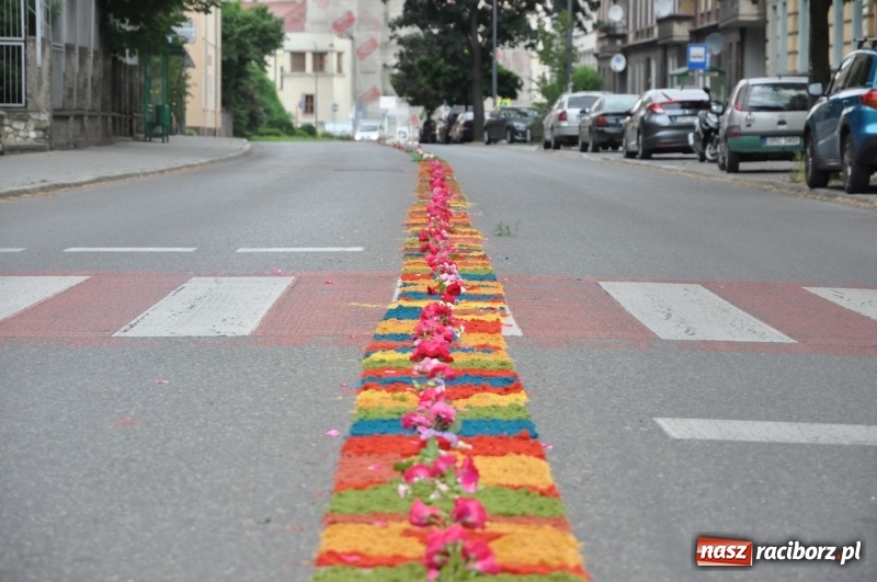 Zdjęcie w galerii na portalu naszraciborz.pl: Racibórz pięknie ustrojony na Boże Ciało [FOTO i WIDEO] wiadomości z regionu