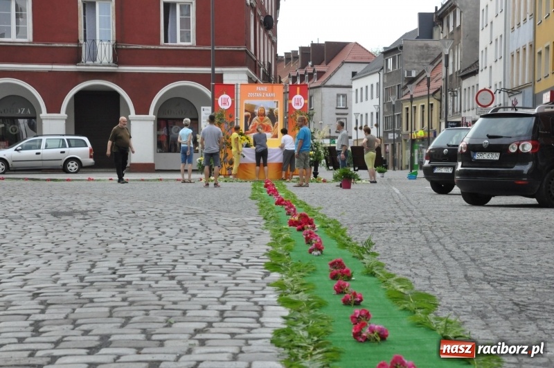 Zdjęcie w galerii na portalu naszraciborz.pl: Racibórz pięknie ustrojony na Boże Ciało [FOTO i WIDEO] wiadomości z regionu