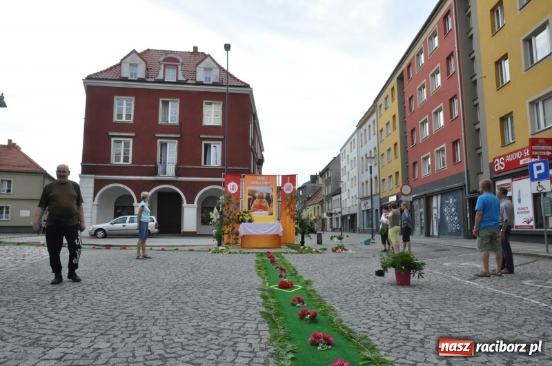 Zdjęcie w galerii na portalu naszraciborz.pl: Racibórz pięknie ustrojony na Boże Ciało [FOTO i WIDEO] wiadomości z regionu