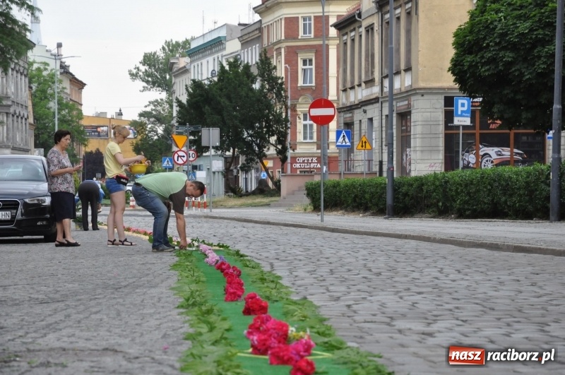 Zdjęcie w galerii na portalu naszraciborz.pl: Racibórz pięknie ustrojony na Boże Ciało [FOTO i WIDEO] wiadomości z regionu
