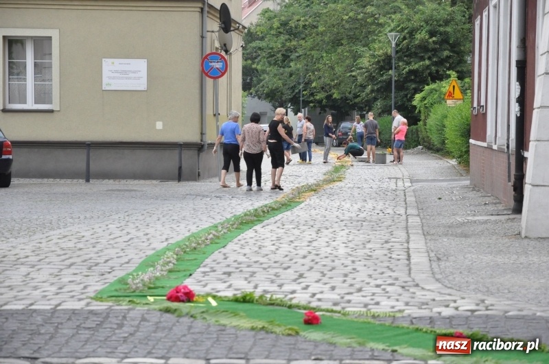 Zdjęcie w galerii na portalu naszraciborz.pl: Racibórz pięknie ustrojony na Boże Ciało [FOTO i WIDEO] wiadomości z regionu