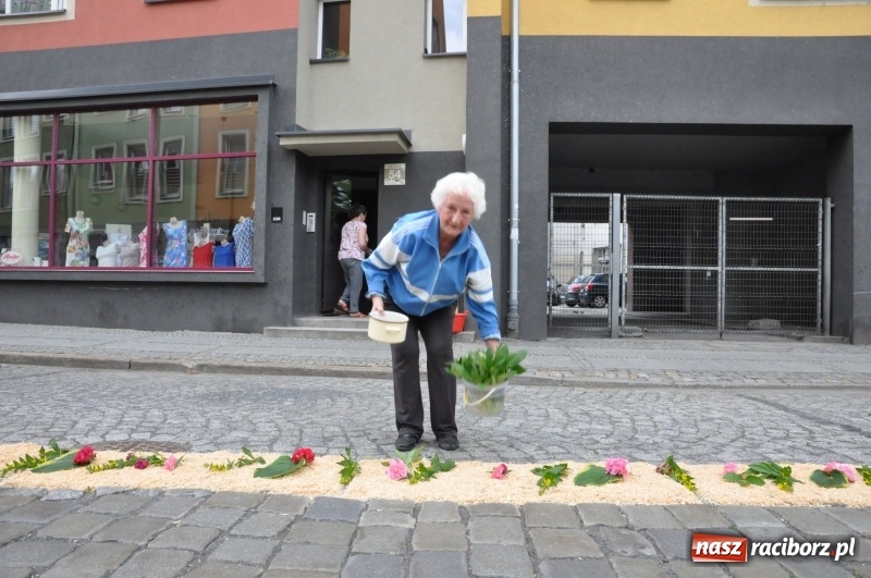 Zdjęcie w galerii na portalu naszraciborz.pl: Racibórz pięknie ustrojony na Boże Ciało [FOTO i WIDEO] wiadomości z regionu