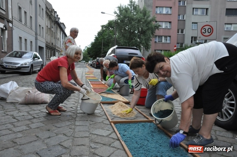 Zdjęcie w galerii na portalu naszraciborz.pl: Racibórz pięknie ustrojony na Boże Ciało [FOTO i WIDEO] wiadomości z regionu
