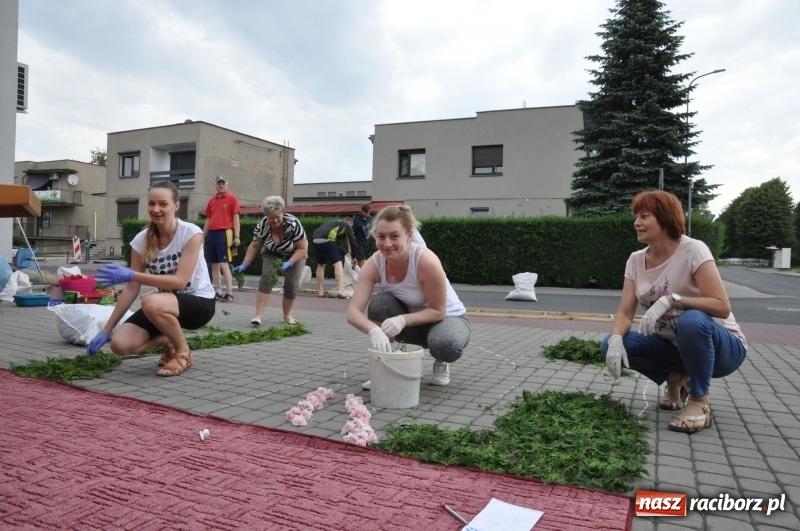 Zdjęcie w galerii na portalu naszraciborz.pl: Racibórz pięknie ustrojony na Boże Ciało [FOTO i WIDEO] wiadomości z regionu