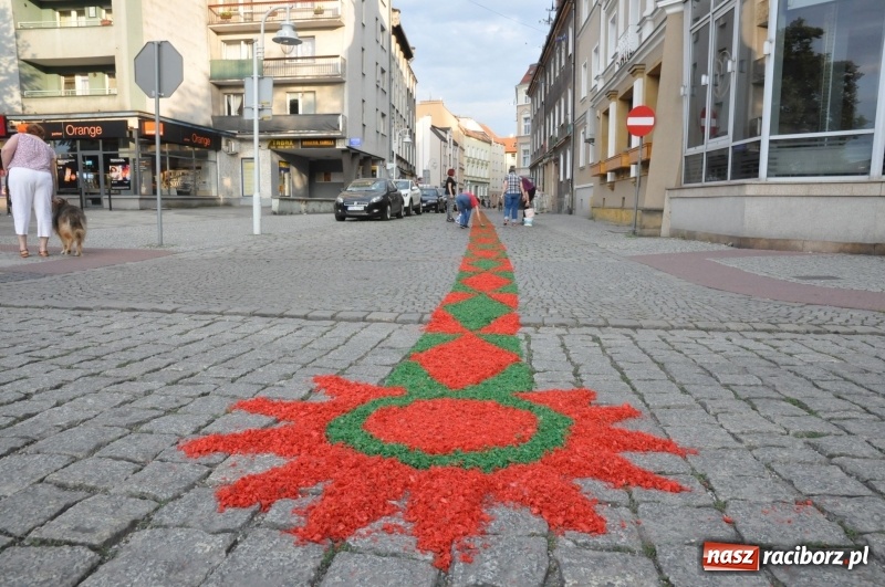 Zdjęcie w galerii na portalu naszraciborz.pl: Racibórz pięknie ustrojony na Boże Ciało [FOTO i WIDEO] wiadomości z regionu