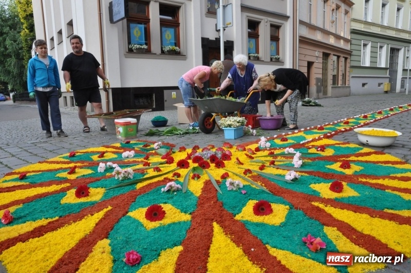 Zdjęcie w galerii na portalu naszraciborz.pl: Racibórz pięknie ustrojony na Boże Ciało [FOTO i WIDEO] wiadomości z regionu