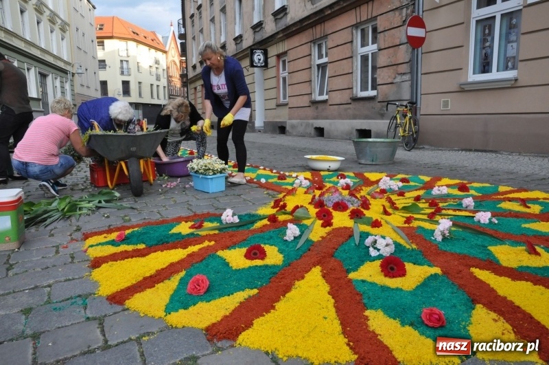 Zdjęcie w galerii na portalu naszraciborz.pl: Racibórz pięknie ustrojony na Boże Ciało [FOTO i WIDEO] wiadomości z regionu