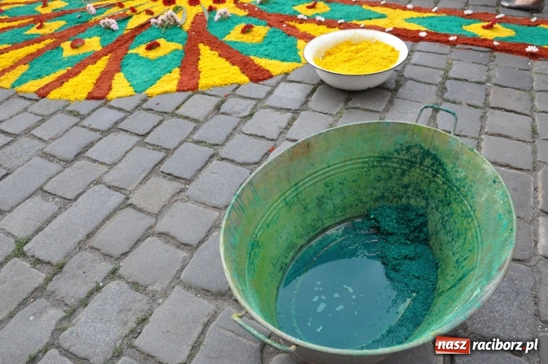 Zdjęcie w galerii na portalu naszraciborz.pl: Racibórz pięknie ustrojony na Boże Ciało [FOTO i WIDEO] wiadomości z regionu