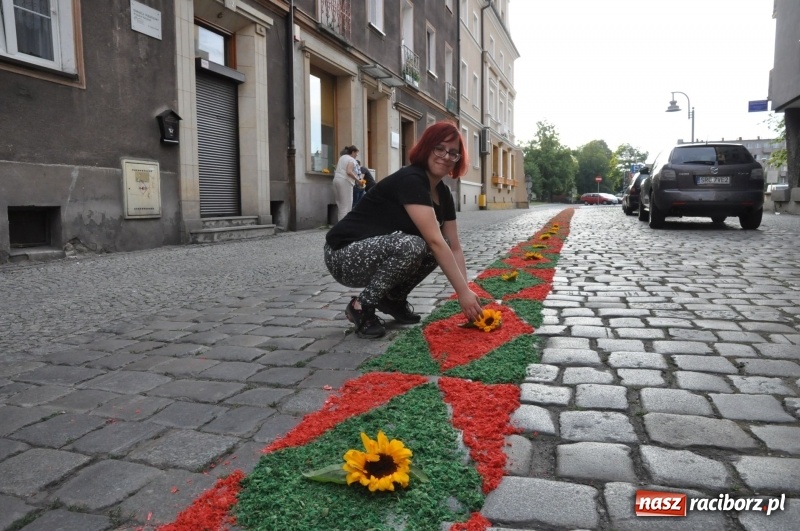 Zdjęcie w galerii na portalu naszraciborz.pl: Racibórz pięknie ustrojony na Boże Ciało [FOTO i WIDEO] wiadomości z regionu