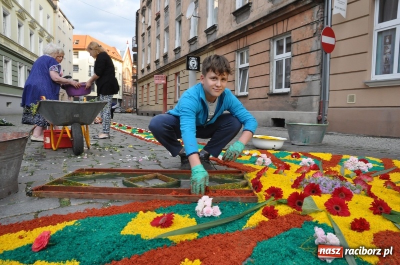 Zdjęcie w galerii na portalu naszraciborz.pl: Racibórz pięknie ustrojony na Boże Ciało [FOTO i WIDEO] wiadomości z regionu