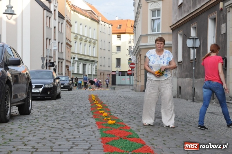 Zdjęcie w galerii na portalu naszraciborz.pl: Racibórz pięknie ustrojony na Boże Ciało [FOTO i WIDEO] wiadomości z regionu