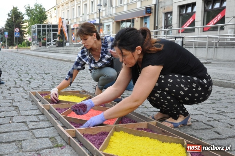 Zdjęcie w galerii na portalu naszraciborz.pl: Racibórz pięknie ustrojony na Boże Ciało [FOTO i WIDEO] wiadomości z regionu
