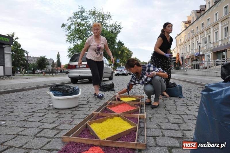 Zdjęcie w galerii na portalu naszraciborz.pl: Racibórz pięknie ustrojony na Boże Ciało [FOTO i WIDEO] wiadomości z regionu