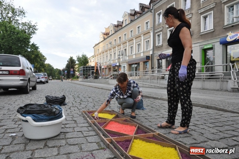 Zdjęcie w galerii na portalu naszraciborz.pl: Racibórz pięknie ustrojony na Boże Ciało [FOTO i WIDEO] wiadomości z regionu